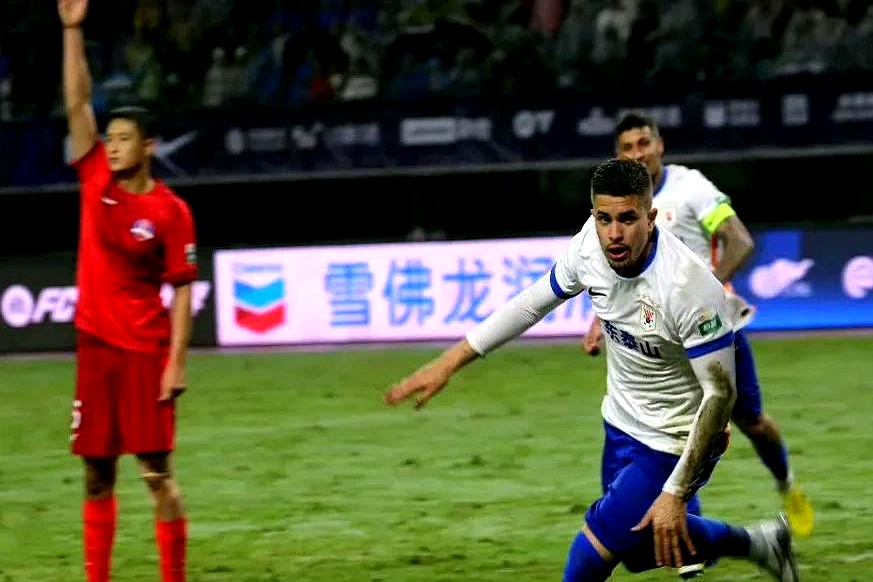  德布劳内进球庆祝动作 